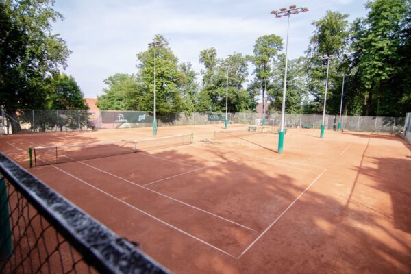 ND_Mestni park z ribnikom - Teniško igrišče FOTO Jan Esih ND_Mestni park z ribnikom - Teniško igrišče FOTO Jan Esih