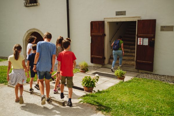 3 Občuti_Tematska pot Žička kartuzija za najmlajše FOTO Nareks - Izidor Kotnik Tematsko vodenje Žička kartuzija za najmlajše, FOTO Nareks - Izidor Kotnik