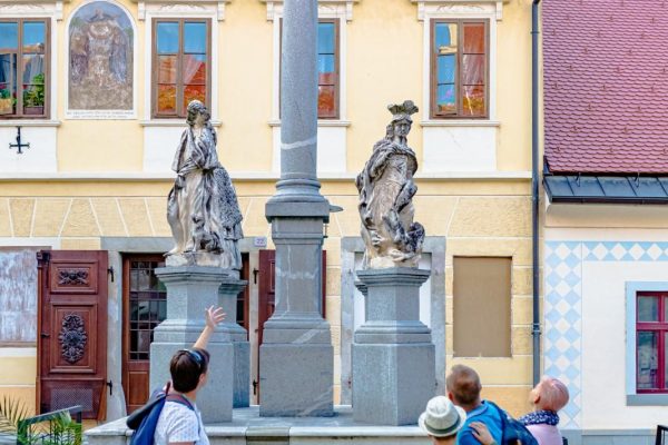 V objemu žlahtnih zgodb FOTO Jan Godec - Multimedia Production Vodenje po mestnem jedru Slovenskih Konjic, FOTO: Jan Godec - Multimedia Production