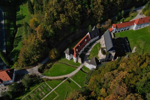 Žička kartuzija, kot jo vidijo ptice (Foto Aljoša Vornšek, TIC Slovenske Konjice) Žička kartuzija, kot jo vidijo ptice (Foto Aljoša Vornšek, TIC Slovenske Konjice)