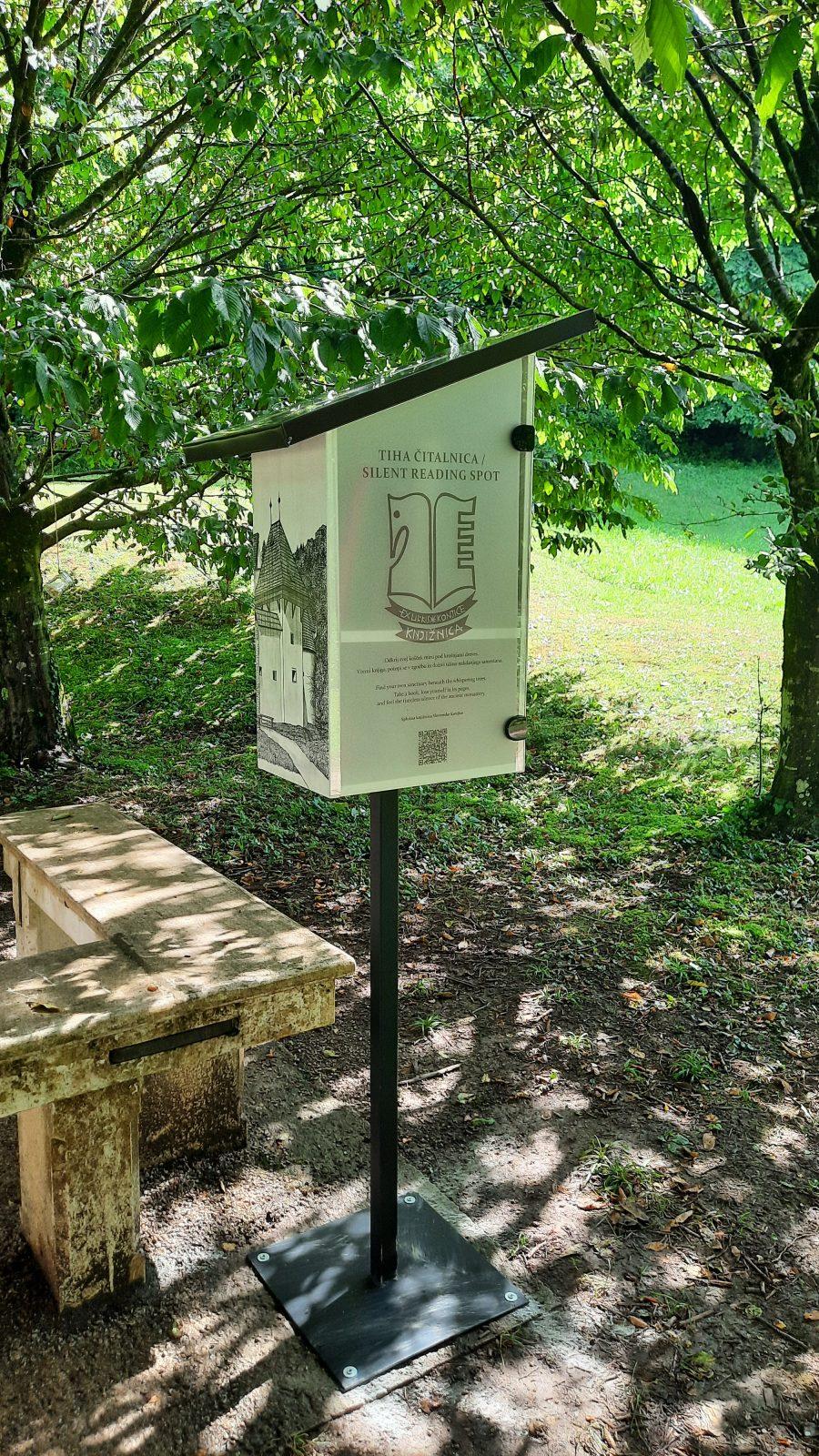 Tiha čitalnica pod krošnjami gabrov v Žički kartuziji
